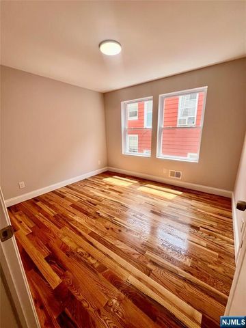 879 18th Street, Newark, NJ 07108