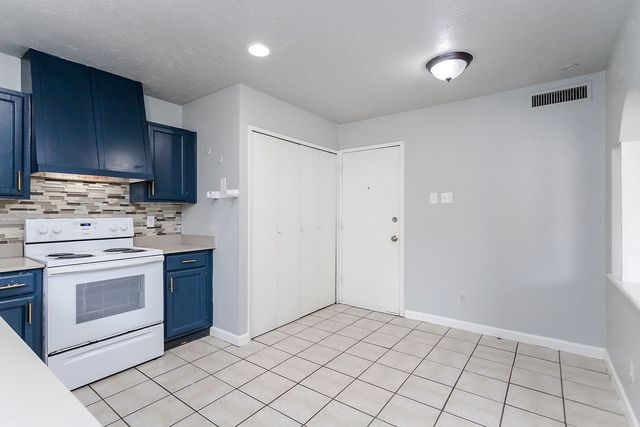 2633 Santa Anna Drive, Grand Prairie, TX 75052