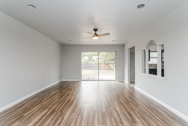 2633 Santa Anna Drive, Grand Prairie, TX 75052