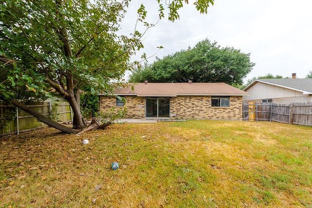 2633 Santa Anna Drive, Grand Prairie, TX 75052