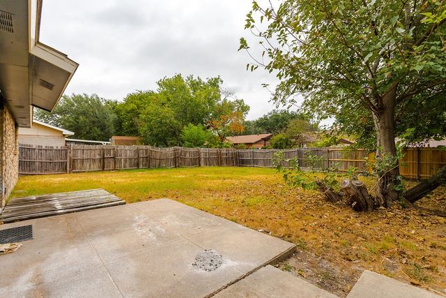 2633 Santa Anna Drive, Grand Prairie, TX 75052
