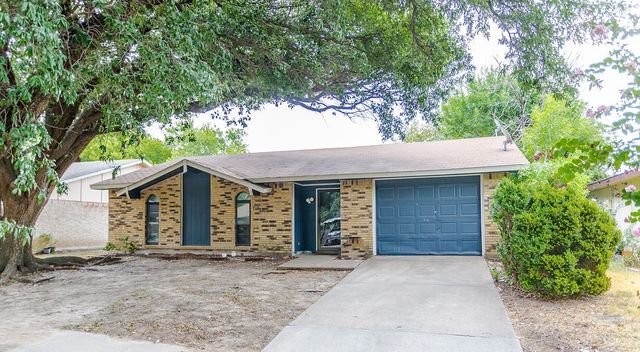 2633 Santa Anna Drive, Grand Prairie, TX 75052