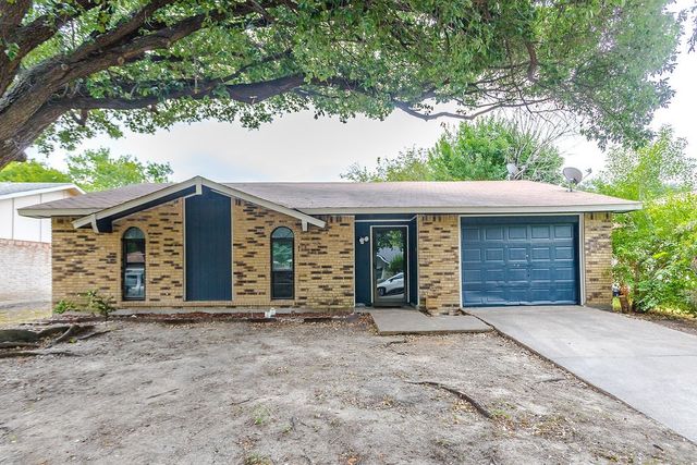 2633 Santa Anna Drive, Grand Prairie, TX 75052