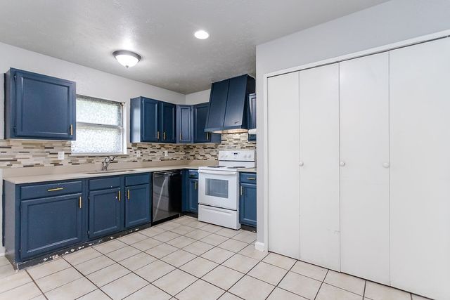 2633 Santa Anna Drive, Grand Prairie, TX 75052