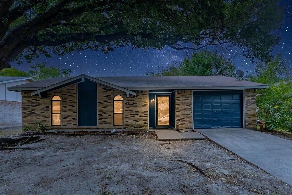 2633 Santa Anna Drive, Grand Prairie, TX 75052