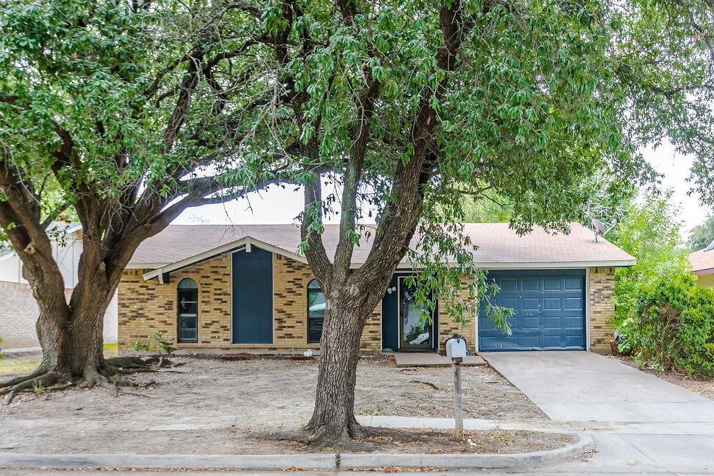 2633 Santa Anna Drive, Grand Prairie, TX 75052 — photo 2