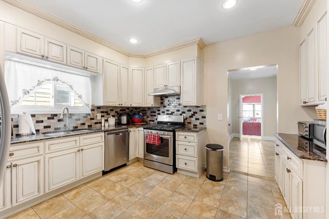 150 W 5th Avenue, Roselle, NJ 07202