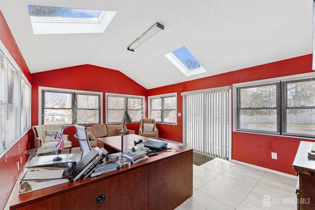 150 W 5th Avenue, Roselle, NJ 07202