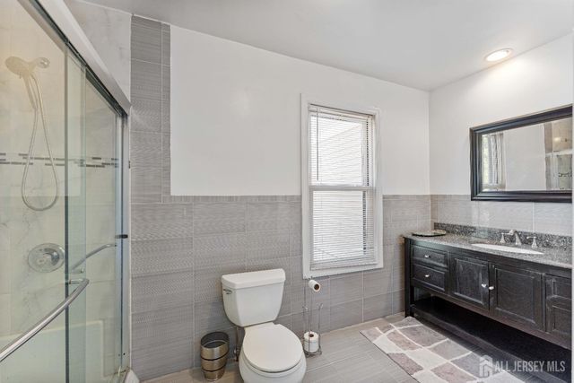 150 W 5th Avenue, Roselle, NJ 07202
