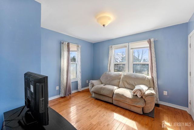 150 W 5th Avenue, Roselle, NJ 07202