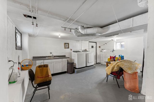 150 W 5th Avenue, Roselle, NJ 07202
