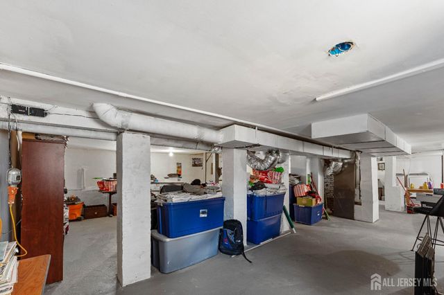 150 W 5th Avenue, Roselle, NJ 07202