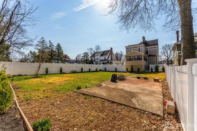 150 W 5th Avenue, Roselle, NJ 07202