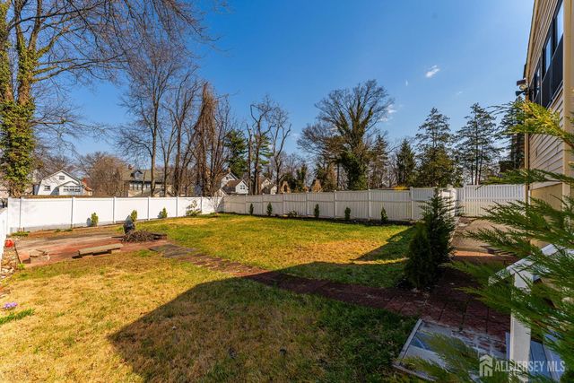 150 W 5th Avenue, Roselle, NJ 07202