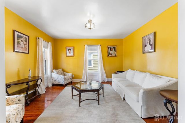 150 W 5th Avenue, Roselle, NJ 07202