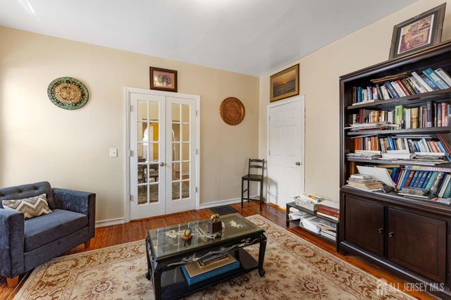 150 W 5th Avenue, Roselle, NJ 07202