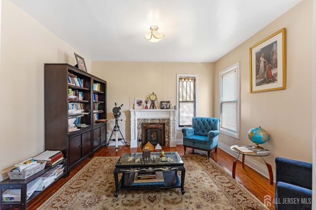 150 W 5th Avenue, Roselle, NJ 07202
