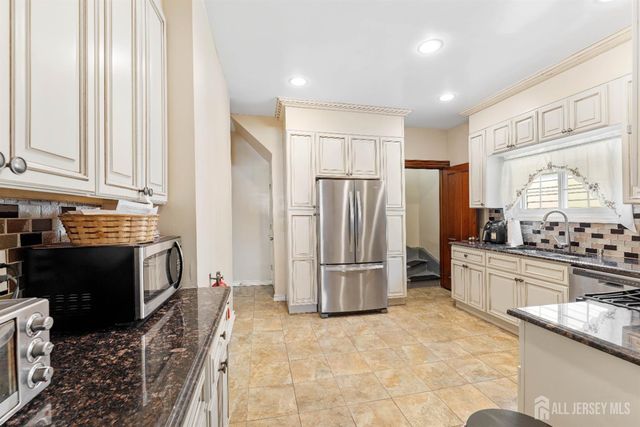 150 W 5th Avenue, Roselle, NJ 07202