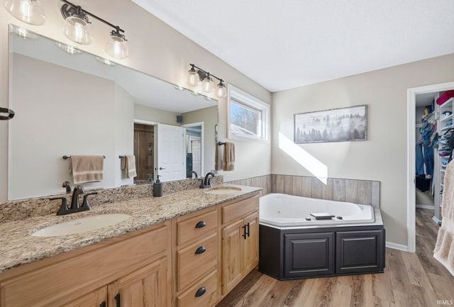 10401 Woodland Ridge, Fort Wayne, IN 46804