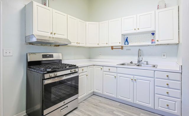 336 Delaware Street, Carpentersville, IL 60110