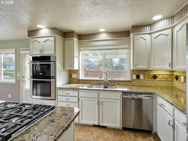 103 CEDAR BLUFF Cir, Keizer, OR 97303