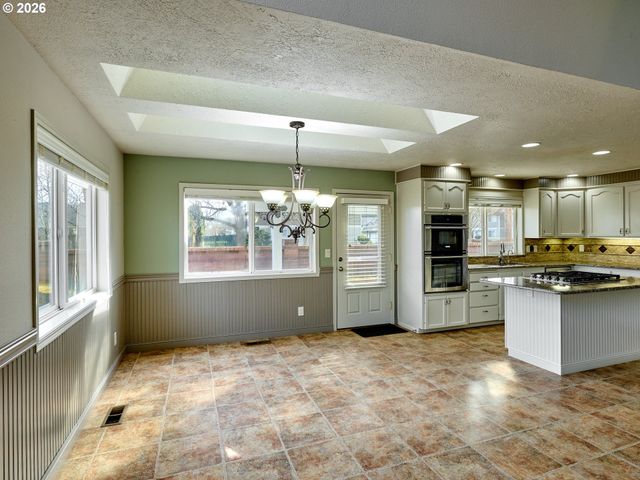 103 CEDAR BLUFF Cir, Keizer, OR 97303