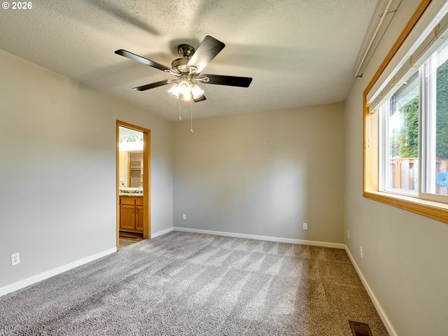 103 CEDAR BLUFF Cir, Keizer, OR 97303