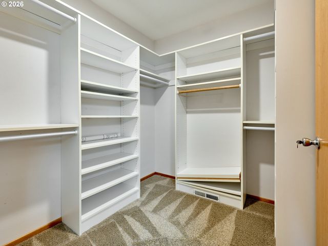 103 CEDAR BLUFF Cir, Keizer, OR 97303