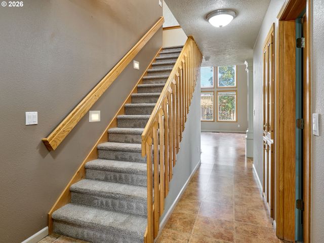 103 CEDAR BLUFF Cir, Keizer, OR 97303