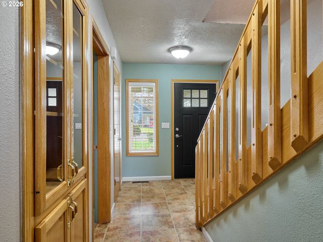 103 CEDAR BLUFF Cir, Keizer, OR 97303