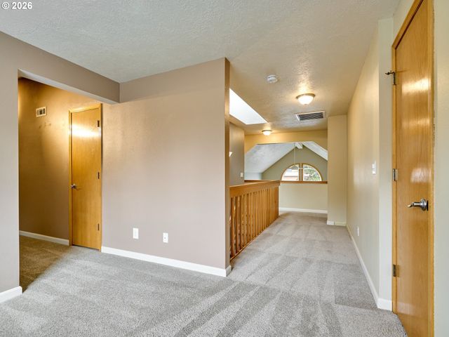 103 CEDAR BLUFF Cir, Keizer, OR 97303