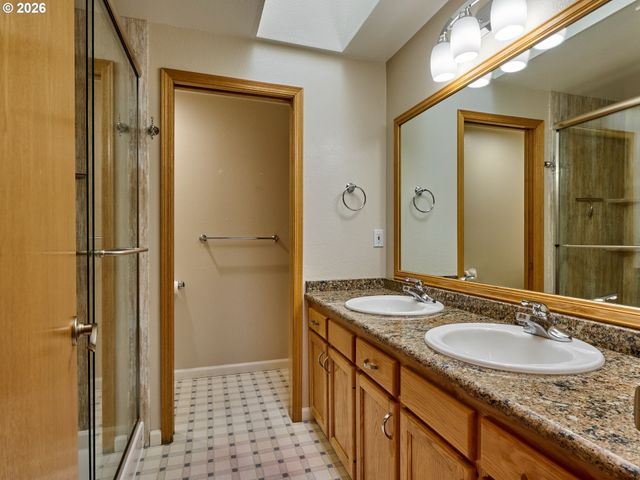 103 CEDAR BLUFF Cir, Keizer, OR 97303