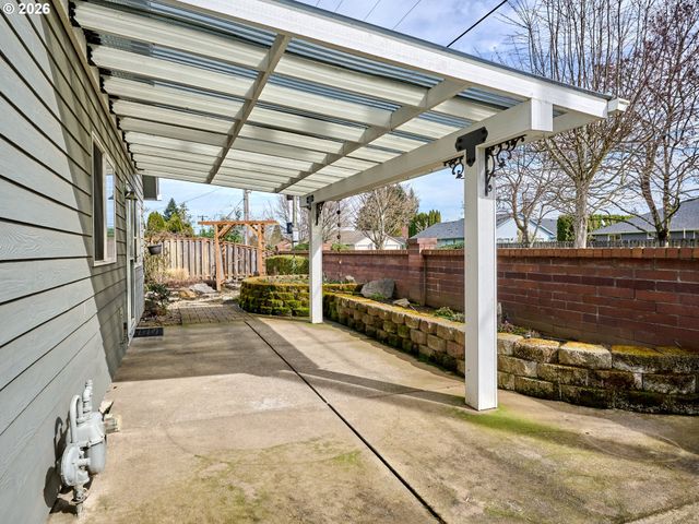 103 CEDAR BLUFF Cir, Keizer, OR 97303