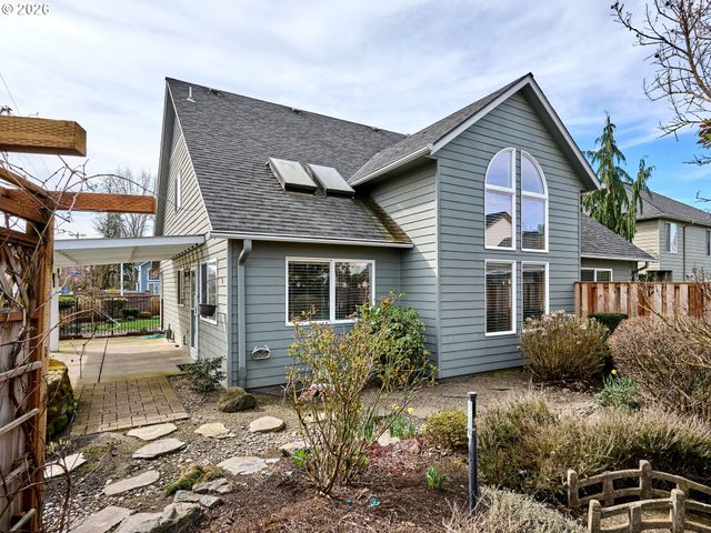 103 CEDAR BLUFF Cir, Keizer, OR 97303