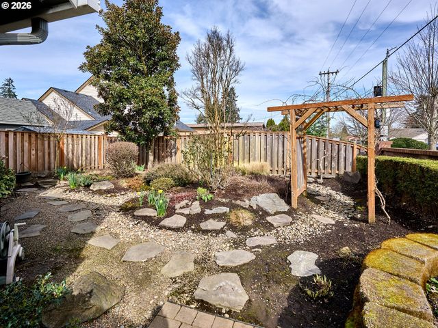 103 CEDAR BLUFF Cir, Keizer, OR 97303