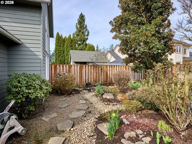103 CEDAR BLUFF Cir, Keizer, OR 97303