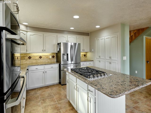 103 CEDAR BLUFF Cir, Keizer, OR 97303