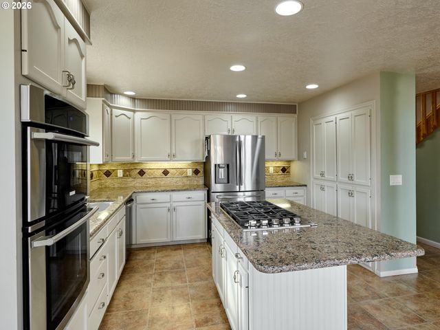 103 CEDAR BLUFF Cir, Keizer, OR 97303