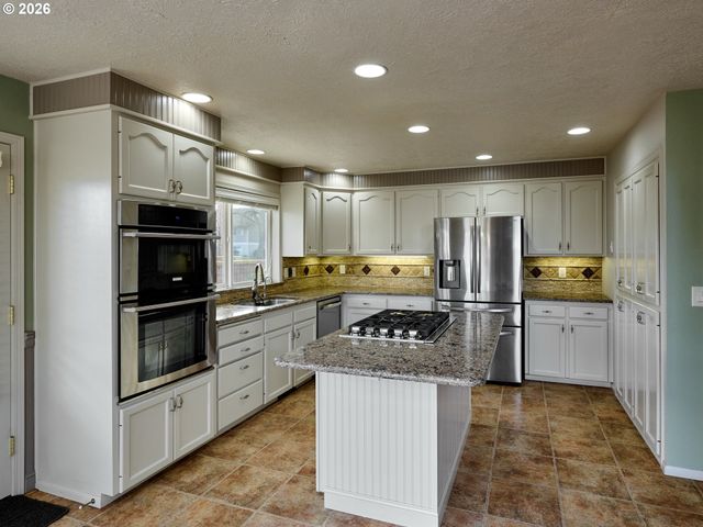 103 CEDAR BLUFF Cir, Keizer, OR 97303