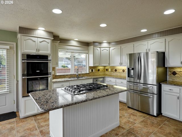 103 CEDAR BLUFF Cir, Keizer, OR 97303