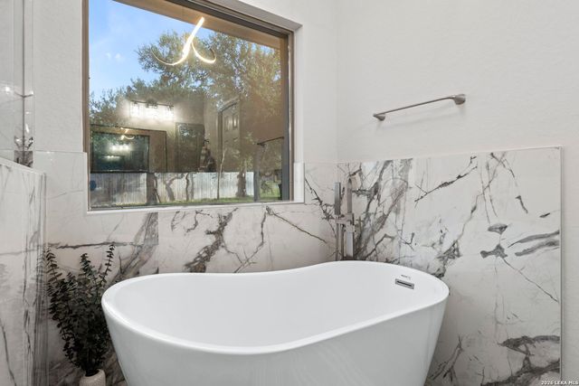 630 Oak Village Dr, San Antonio, TX 78253