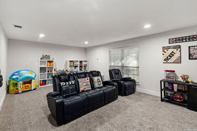 630 Oak Village Dr, San Antonio, TX 78253