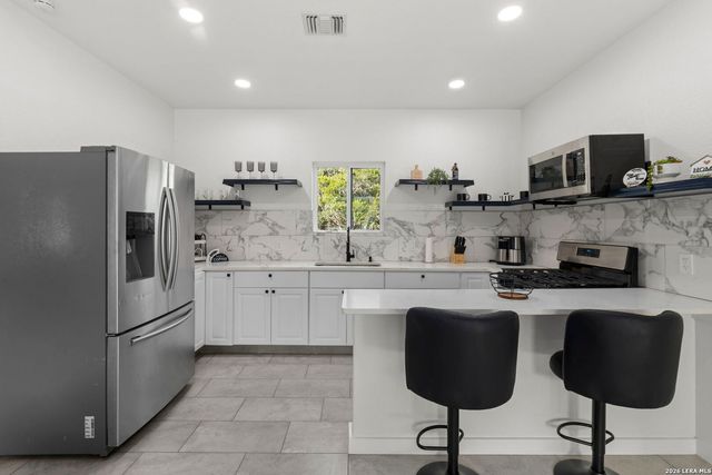 630 Oak Village Dr, San Antonio, TX 78253