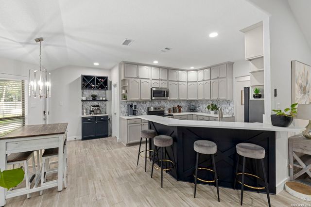 630 Oak Village Dr, San Antonio, TX 78253