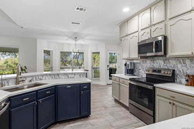 630 Oak Village Dr, San Antonio, TX 78253