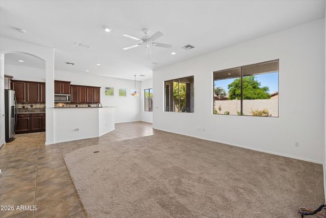 8364 W MOLLY Lane, Peoria, AZ 85383