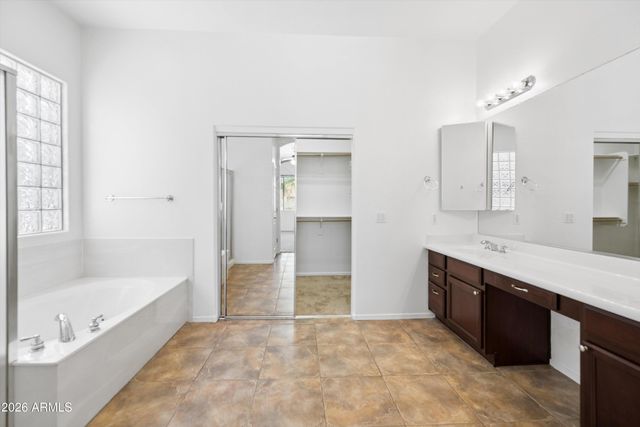 8364 W MOLLY Lane, Peoria, AZ 85383
