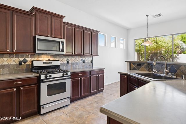 8364 W MOLLY Lane, Peoria, AZ 85383