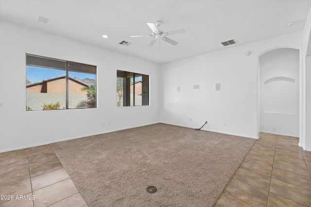 8364 W MOLLY Lane, Peoria, AZ 85383