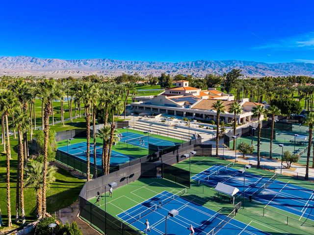 127 Avellino Circle, Palm Desert, CA 92211